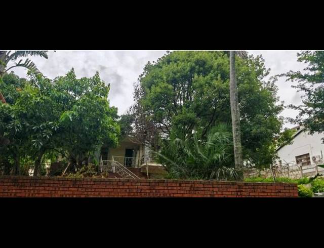 6 BEDROOM HOUSE FOR SALE IN CLARE HILLS